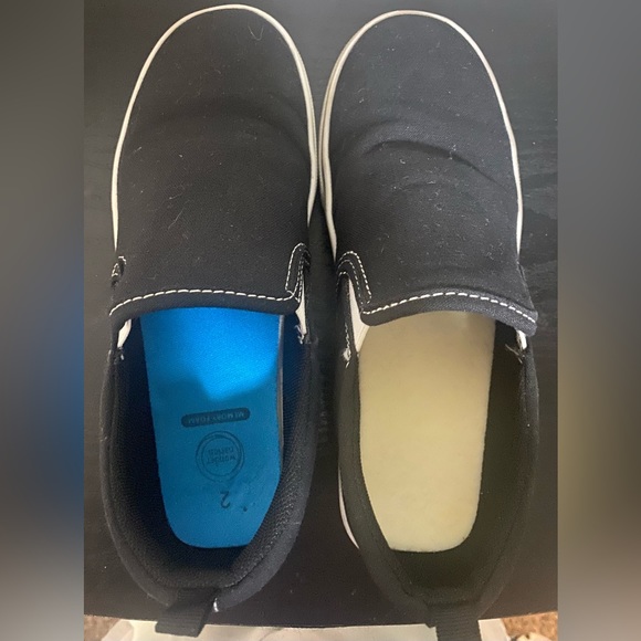 💰2/$10 Used kids black slip on shoes- wonder nation size 2 - Picture 5 of 10